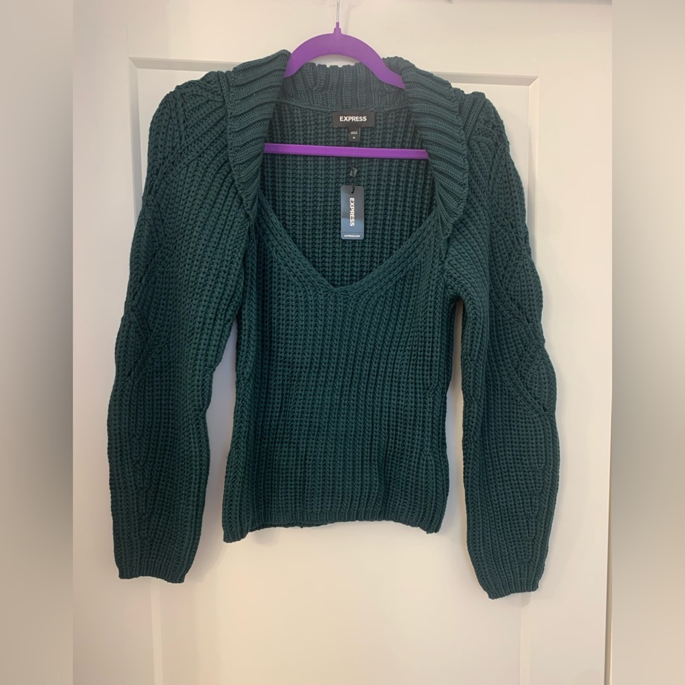Green collared sweater. Size medium. NWTs.